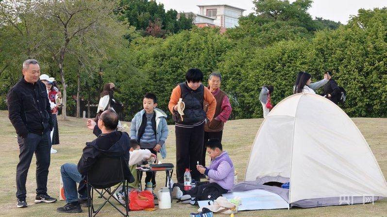 营经济解锁消费新密码电子pg冬日暖阳下露