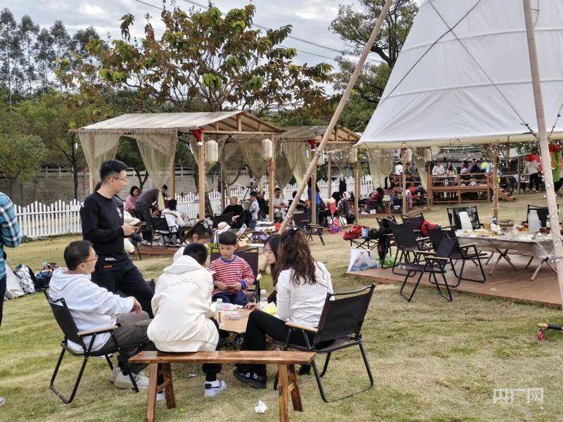 营经济解锁消费新密码电子pg冬日暖阳下露(图2)