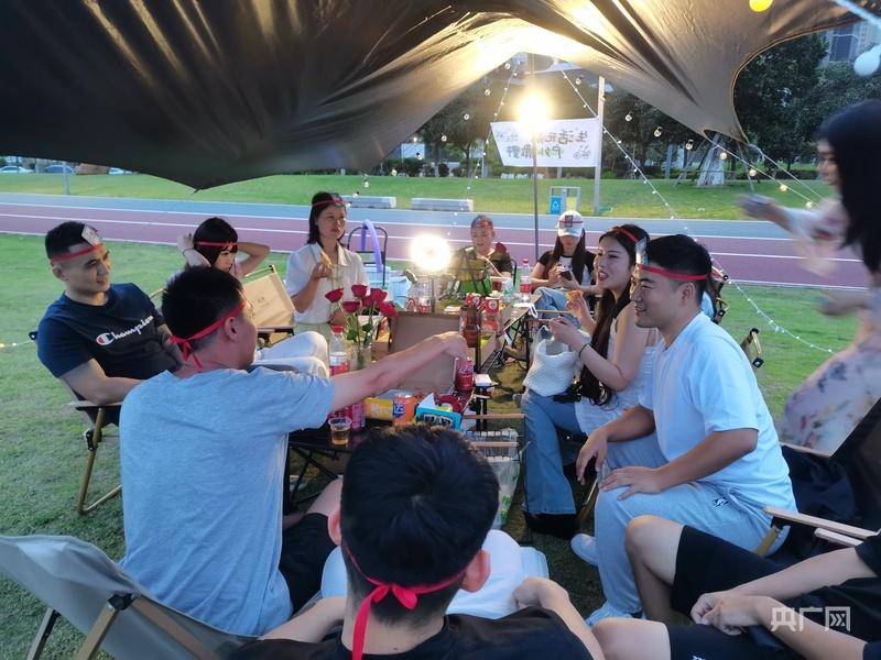 营经济解锁消费新密码电子pg冬日暖阳下露(图4)